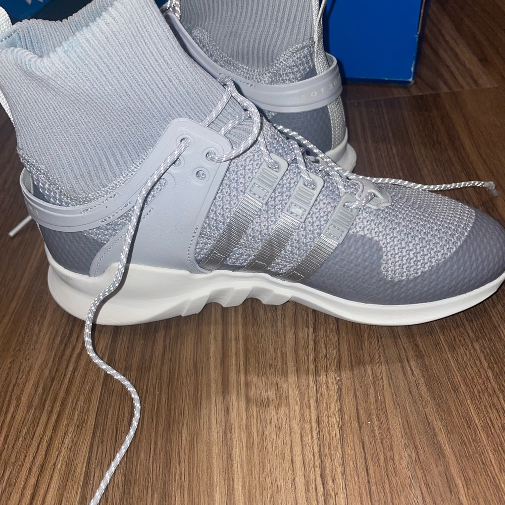Adidas’s grey ! Fit true to size. Only worn once.